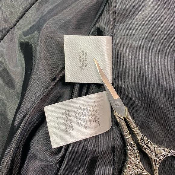 Jones Studio Separates Black Single Breasted Three Button Blazer/Jacket
Size 12 - Picture 4 of 10